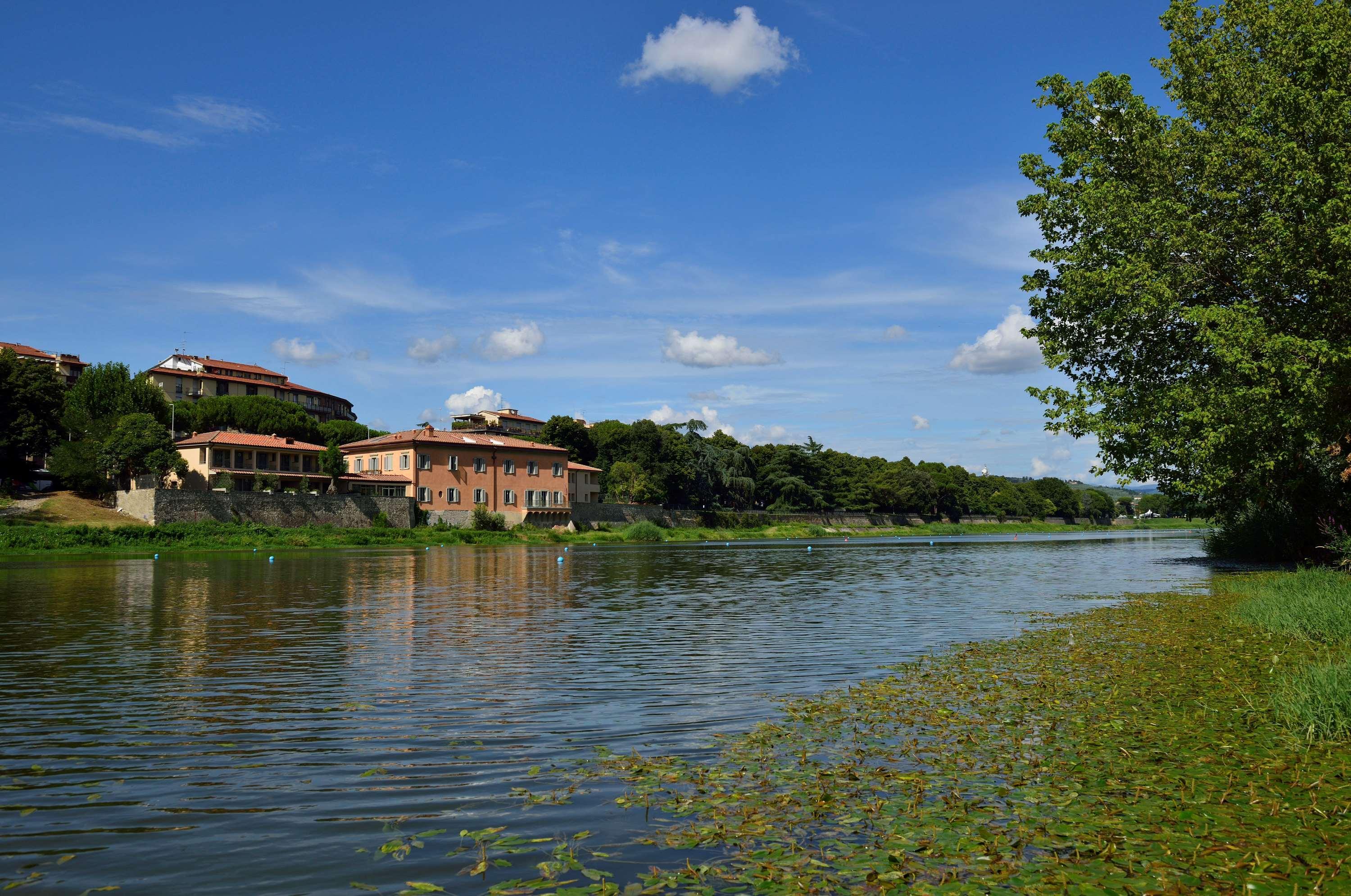 Ville Sull'Arno Firenze Esterno foto The Arno near San Giovanni Battista