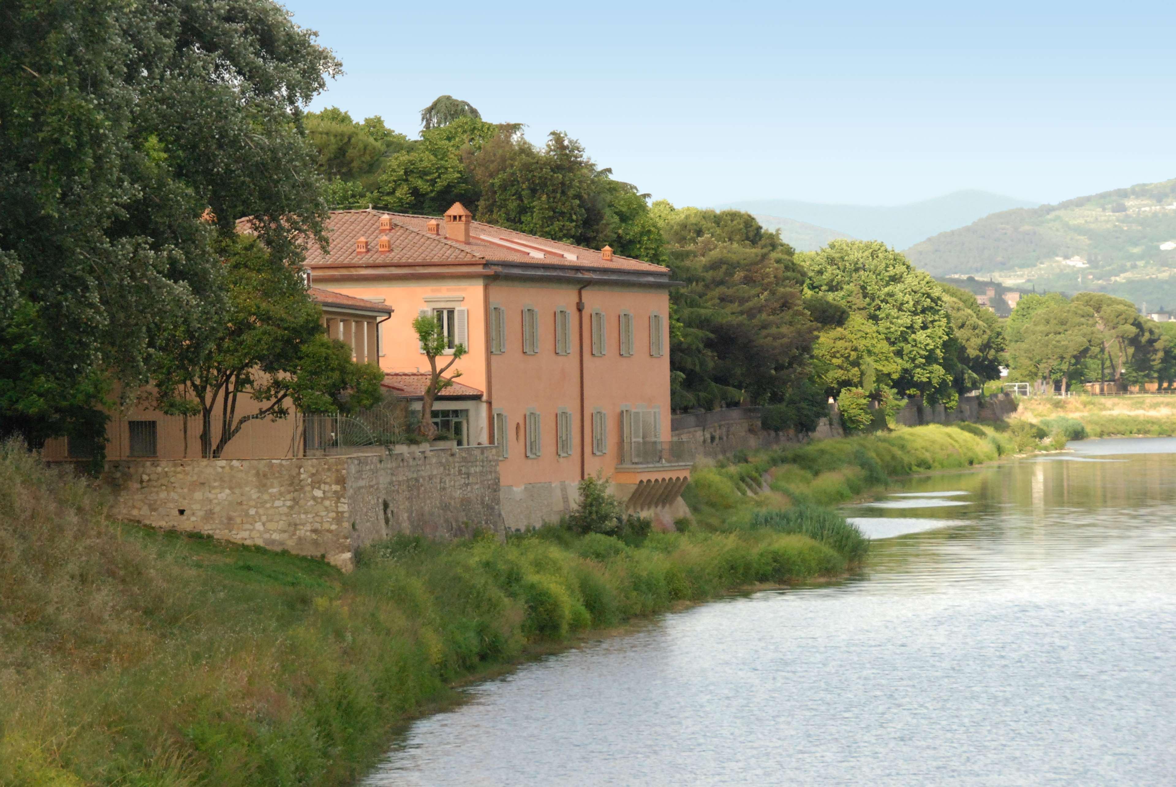 Ville Sull'Arno Firenze Esterno foto The river at the town of Sant'Angelo in Vado