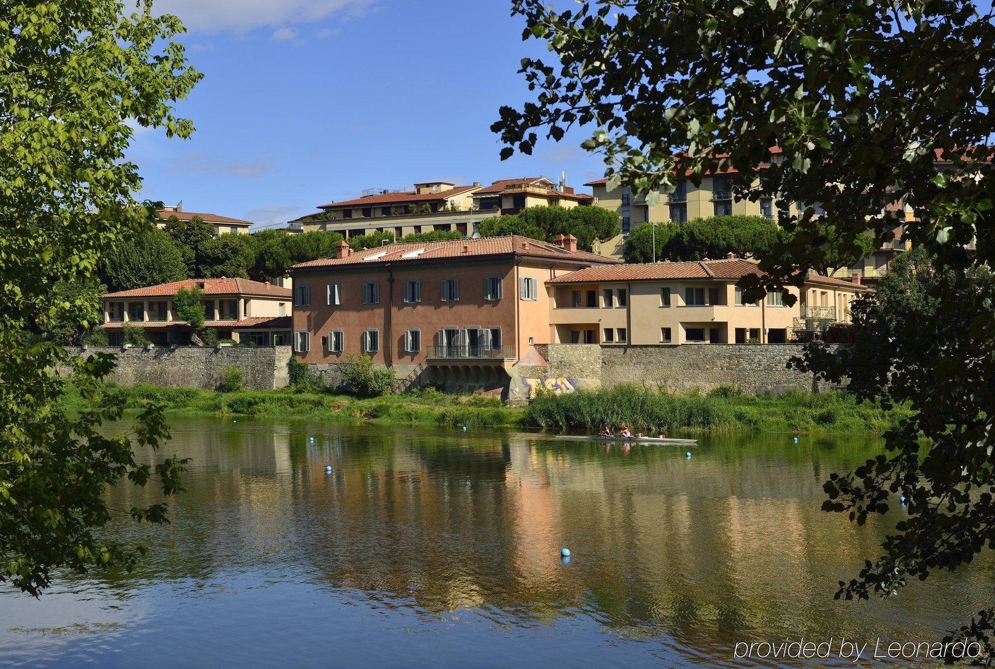 Ville Sull'Arno Firenze Esterno foto The Ardre river