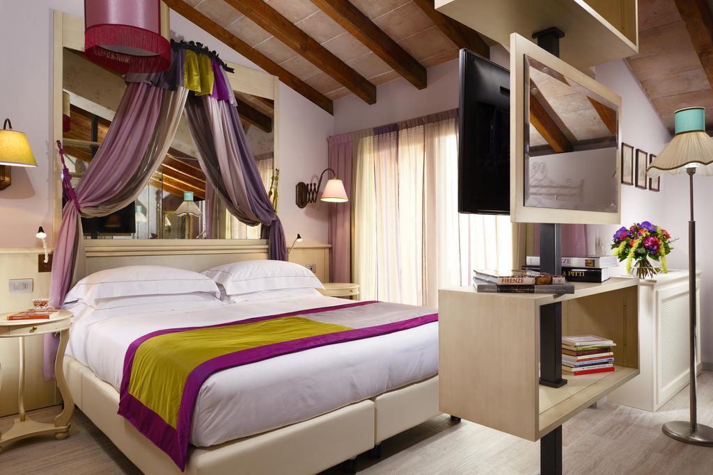 Ville Sull'Arno Firenze Esterno foto A room at the Hotel Gran Vía