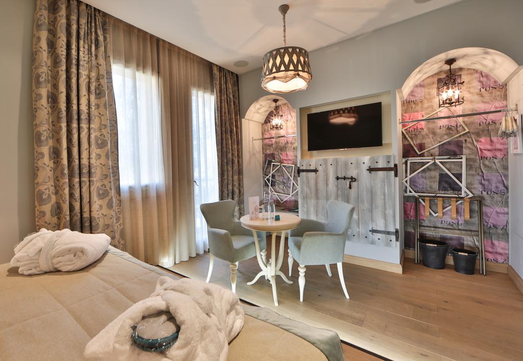 Ville Sull'Arno Firenze Esterno foto A room at the hotel