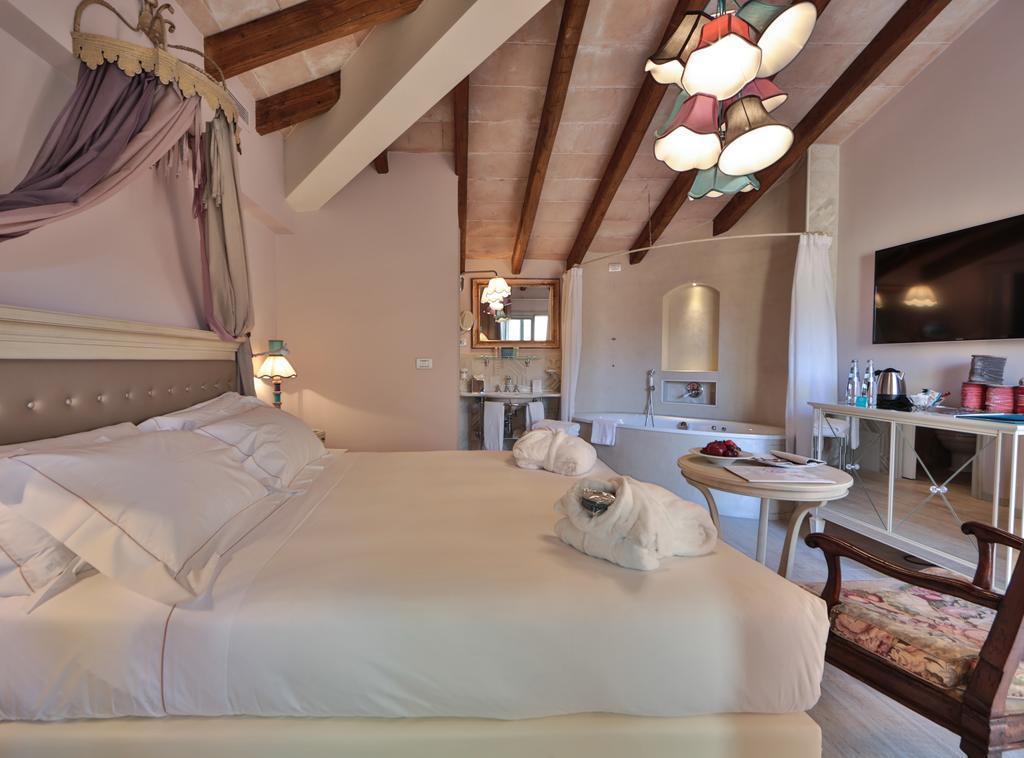 Ville Sull'Arno Firenze Esterno foto A room at the hotel