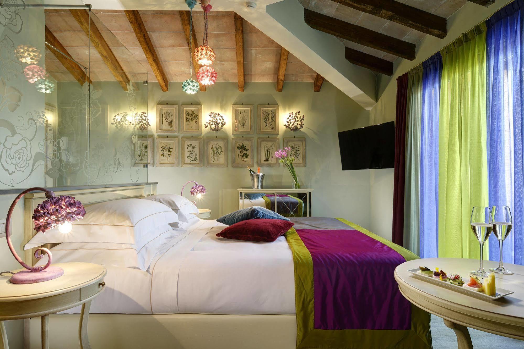 Ville Sull'Arno Firenze Esterno foto A room at the hotel