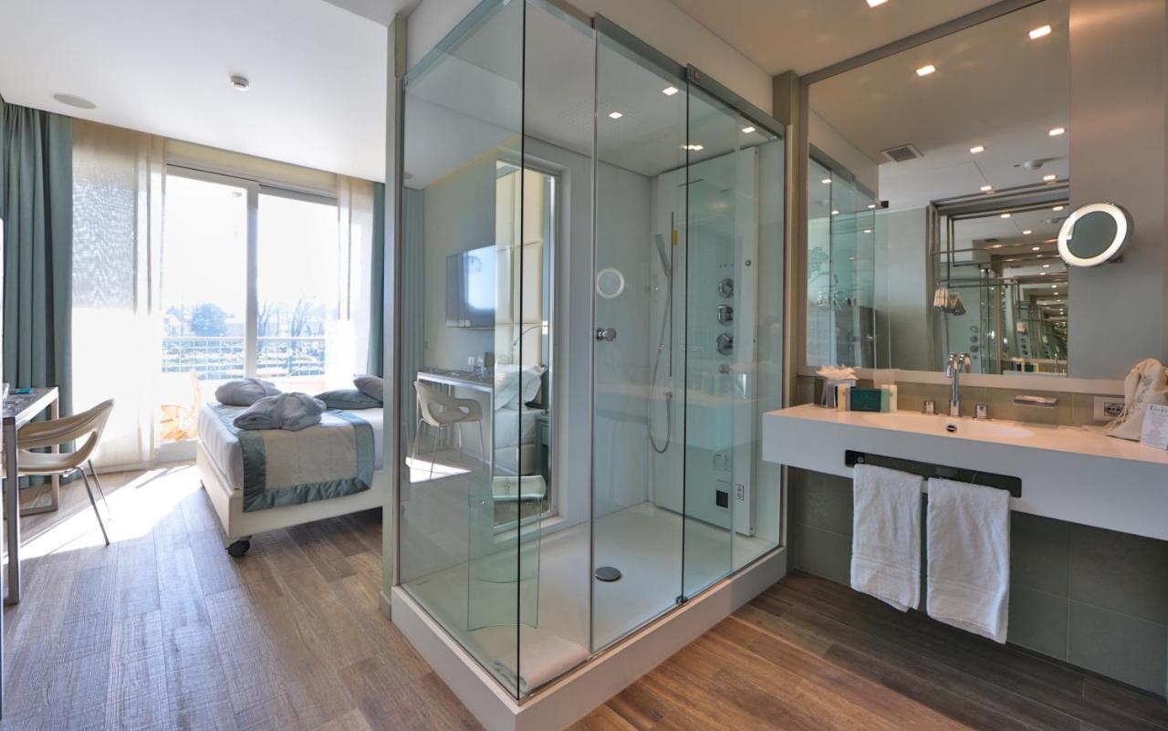 Ville Sull'Arno Firenze Esterno foto A shower enclosure